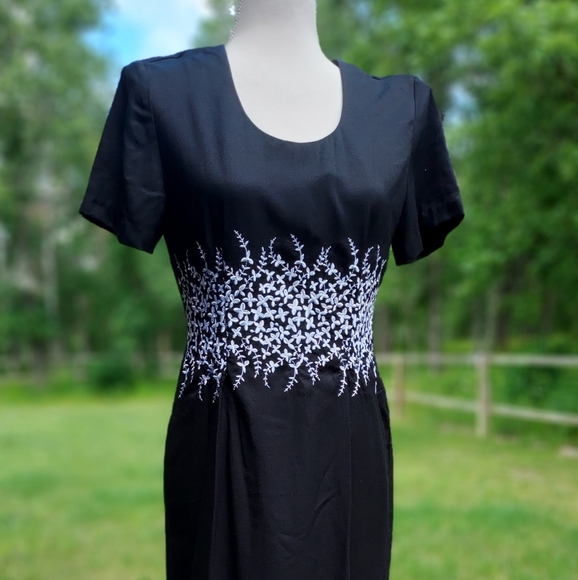COLUMN DRESS WITH EMBROIDERY - Picture 7 of 7